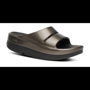OOFOS OOmega OOahh Stacked Sandal Titanium Miror Size 8